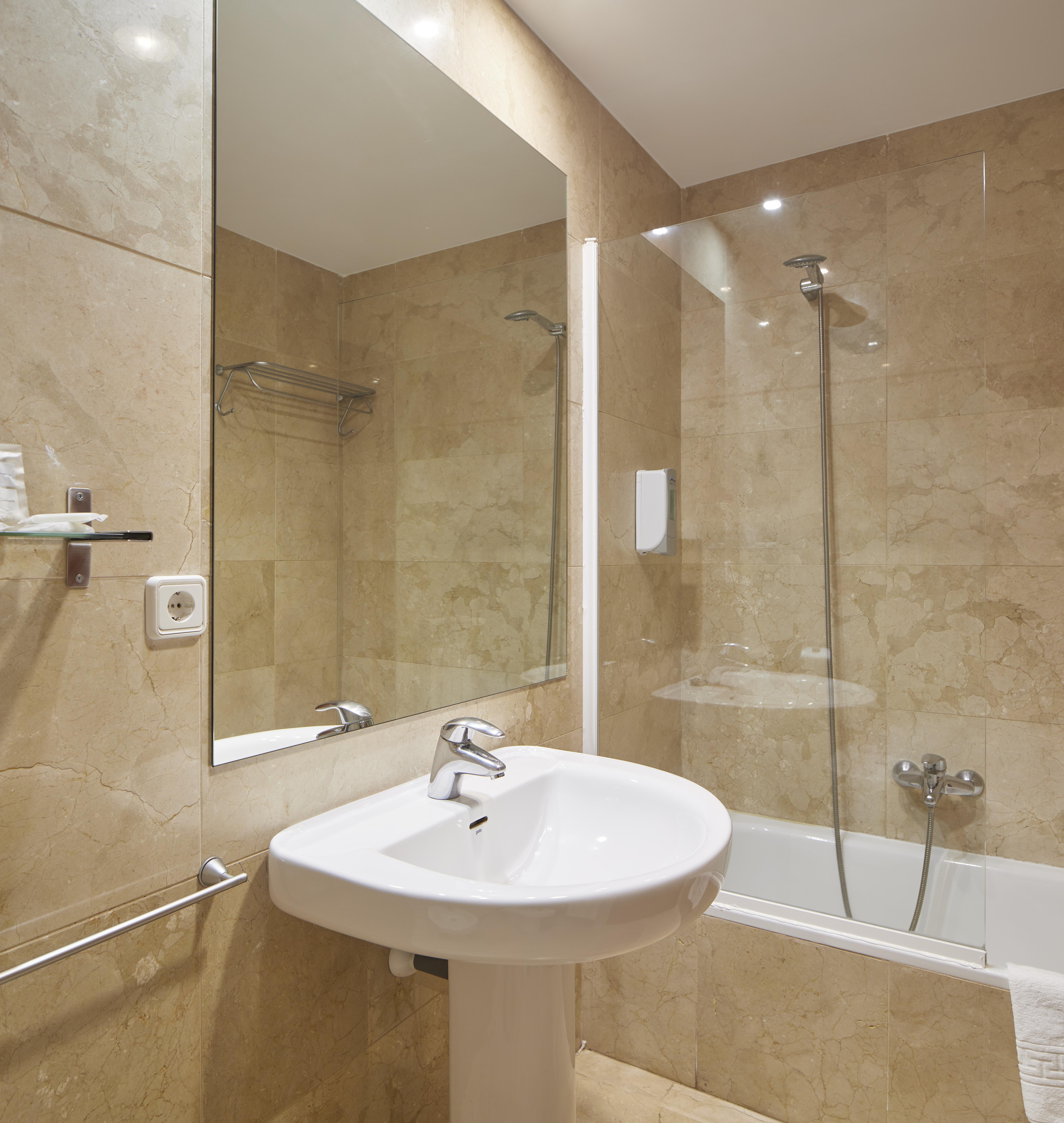 Iraipe Logrono Hotel 外观 照片